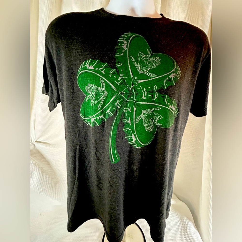 Chive Tees gray and green shamrock short sleeves t shirts